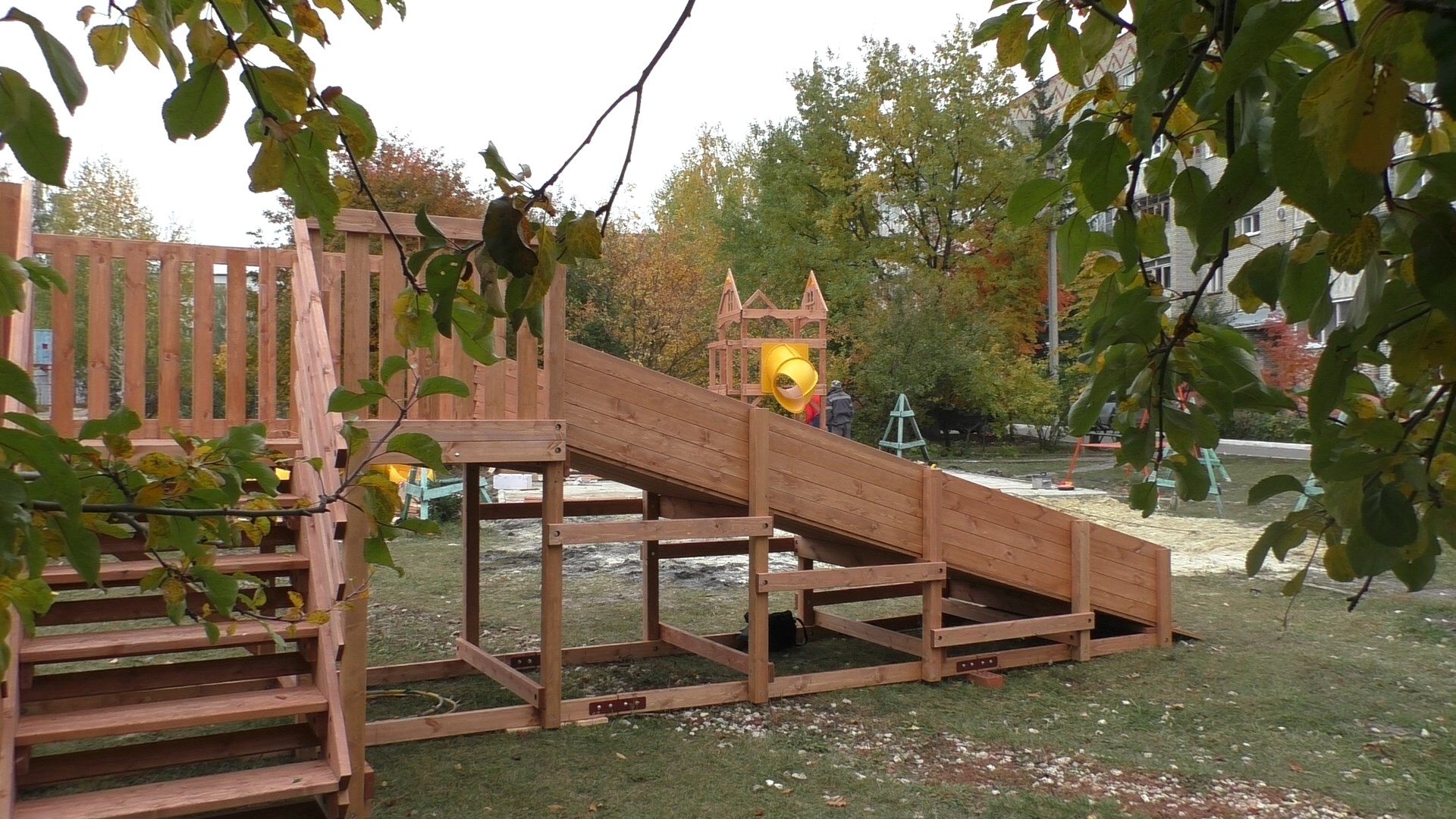 В Кузнецке опоздали с установкой детских площадок