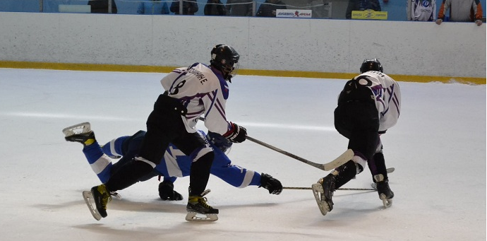 Хоккейная дружина «Дионис» разгромила лидера прошлого сезона «Молнию»