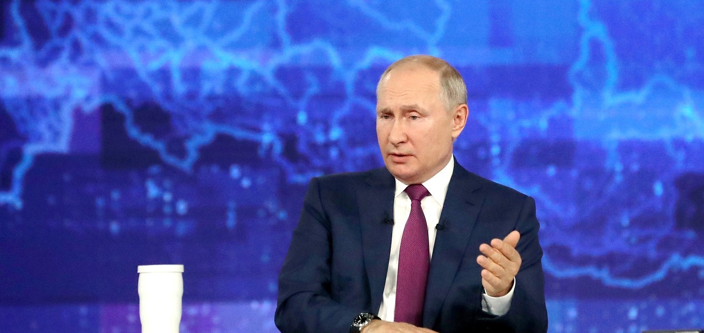 Президент РФ Владимир Путин принимает поздравления с днем рождения