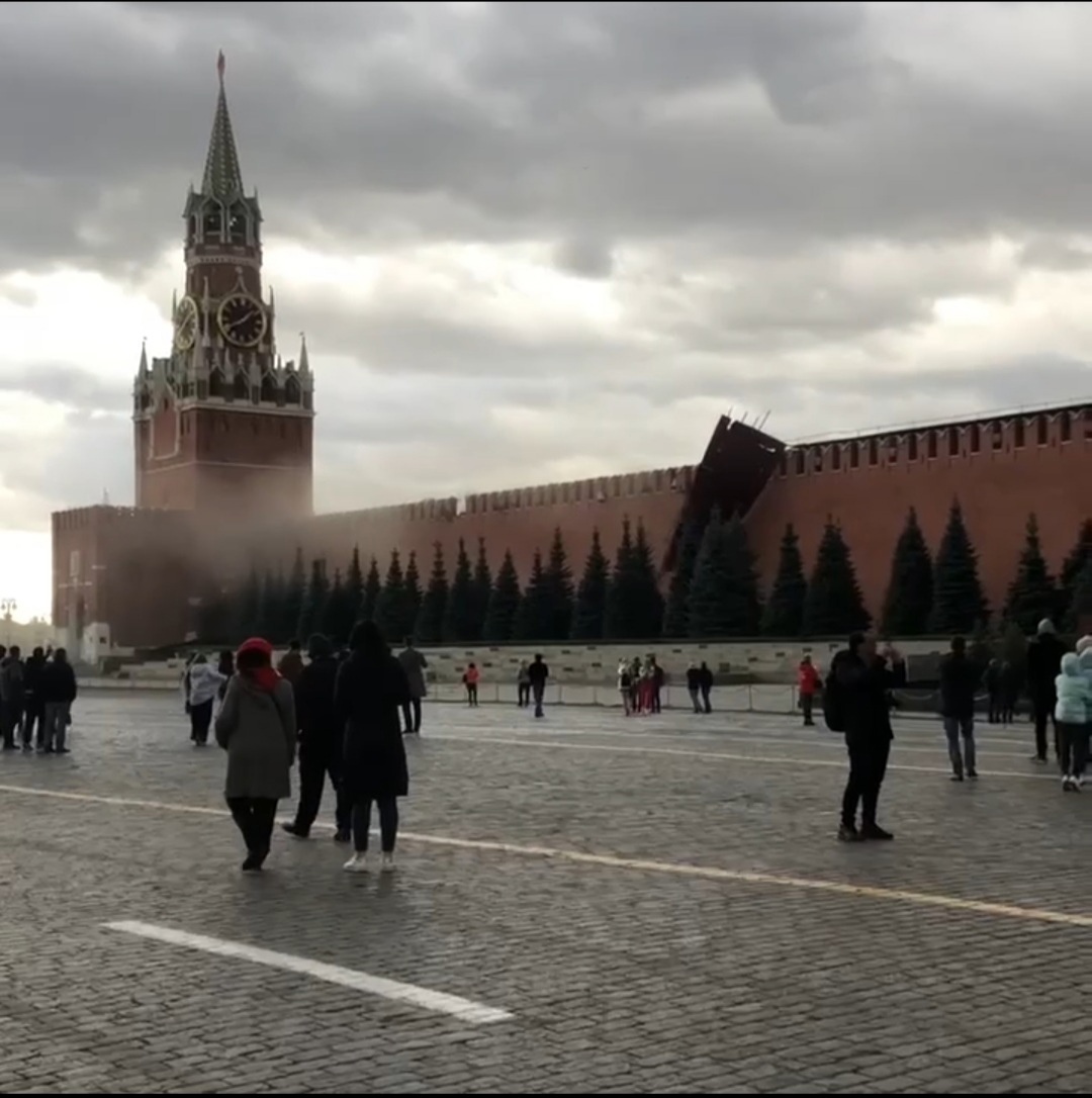 Досталось даже Кремлю: в столице разбушевался ураганный ветер