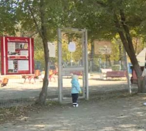 На детские площадки Комсомольского парка вновь пустили детей