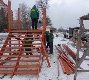 В Пензе устанавливают горки в местах отдыха горожан