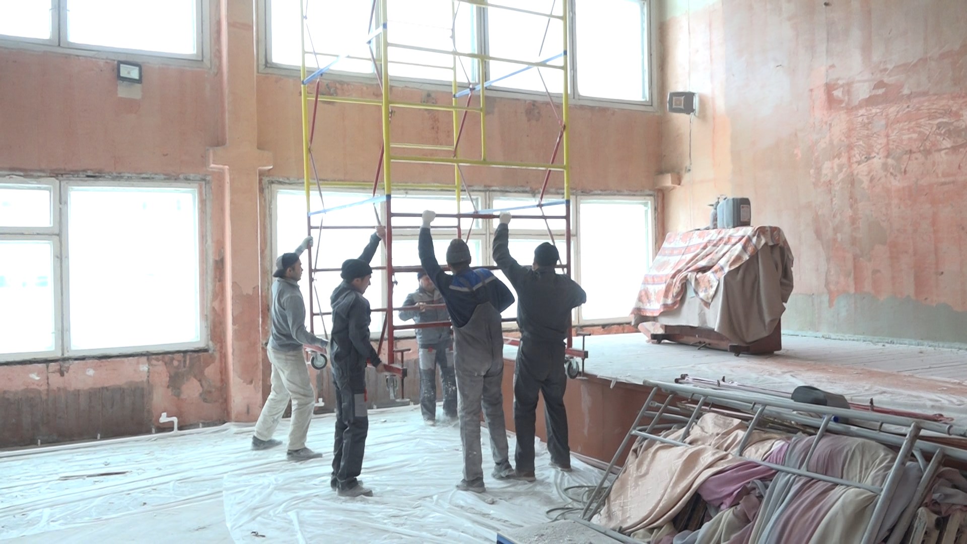 В школе №6 Кузнецка ремонтируют спортивный и актовый залы