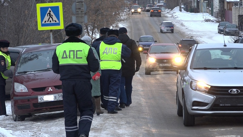 В Кузнецке проверили соблюдение правил дорожного движения на пешеходных переходах