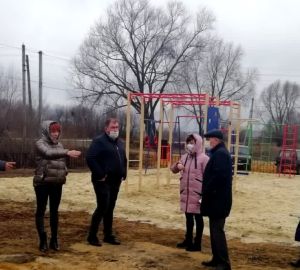 В Кузнецком районе установили новую спортплощадку