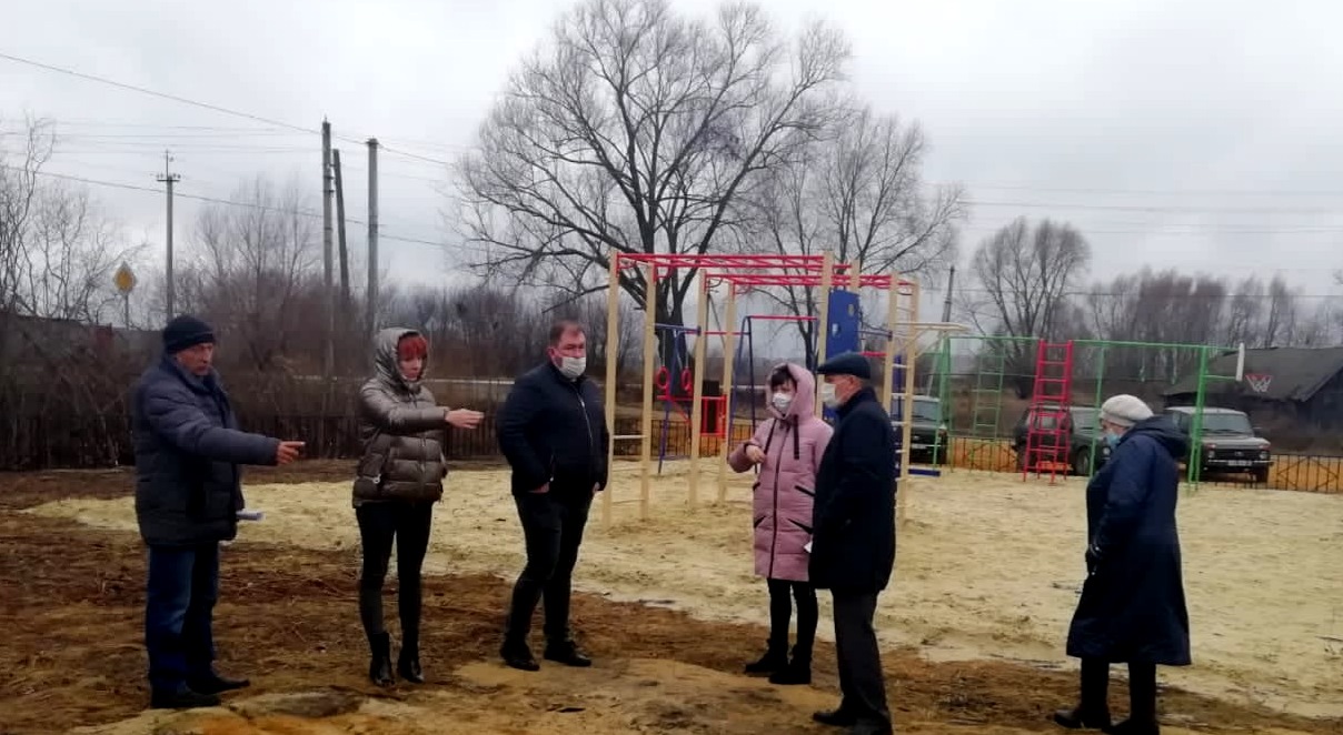 В Кузнецком районе установили новую спортплощадку