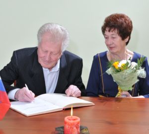 В Пензенской области супругов «со стажем» пригласили за выплатами