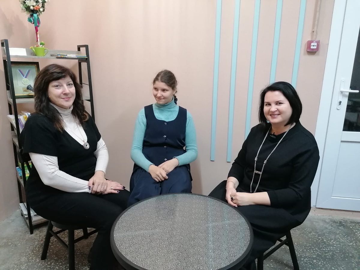 Ольга Чистякова вручила подарки девочке с серьезными заболеваниями