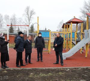 Олег Мельниченко подверг критике работы по благоустройству детских площадок