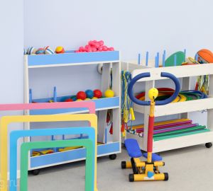 Олег Мельниченко потребовал создать условия для пропуска родителей в сады,школы и спортобьекты