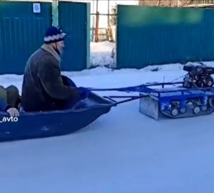 Зимние забавы: пензенцы прокатились на санках с мотобуксиром
