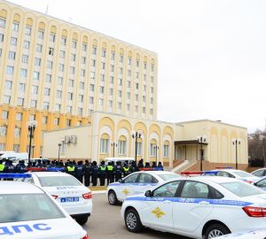 В Пензе автоинспекторам вручили ключи от 32 новых автомобилей