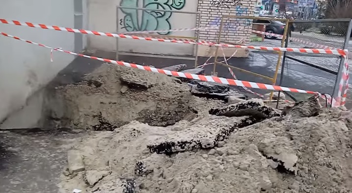 Во дворе у пензенцев появился «горячий источник»