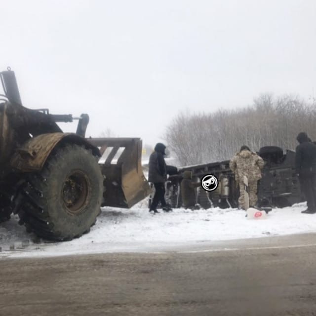 В Пензенской области на трассе перевернулся мини-кроссовер