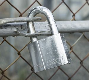 В Пензенской области вор унес 180-килограммовый забор