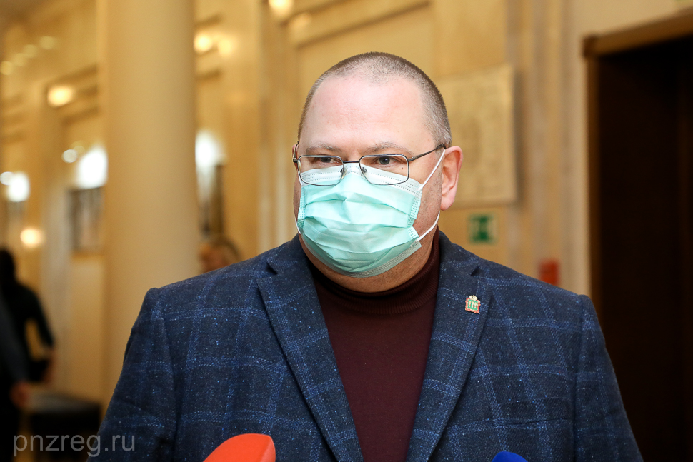 На премьере спектакля «Мёртвые души» побывал губернатор Олег Мельниченко