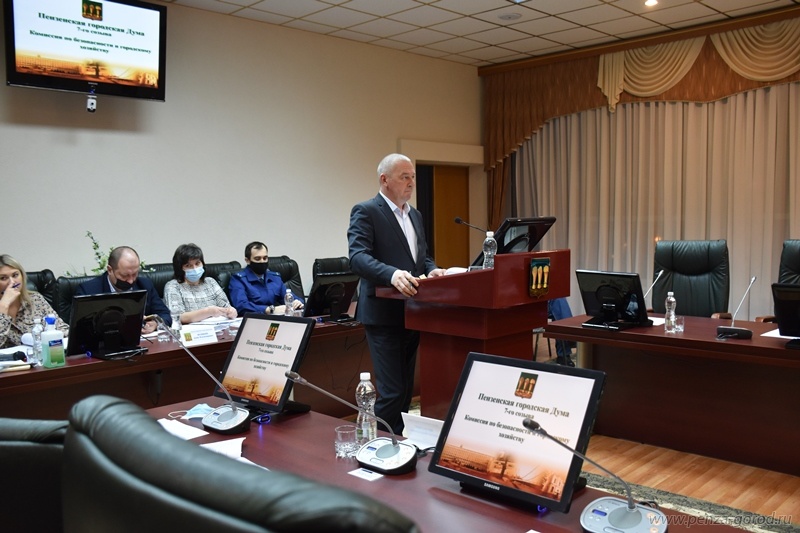 В Пензе детям разъясняют правила поведения у водоемов в холодное время года