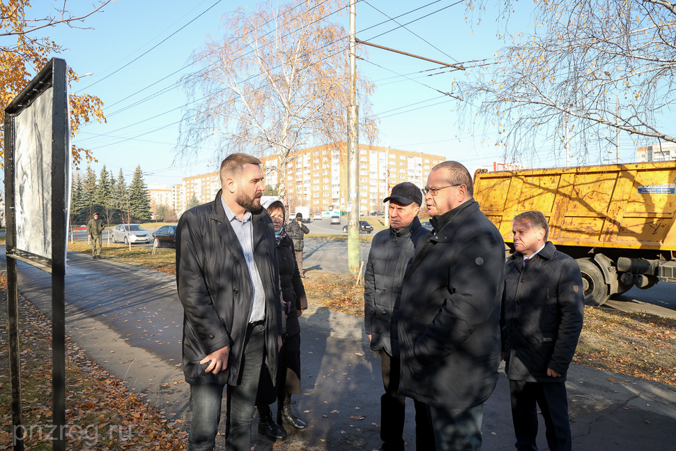 Олег Мельниченко проверил ход работ по строительству коллектора у ТЦ «Олимп»