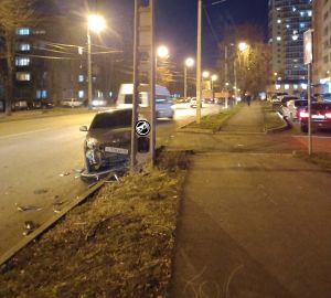 "Собрал 4 машины". Очевидцы сообщили о лихом парковщике