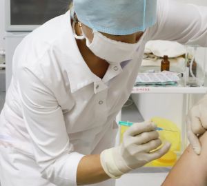 Более ста пензенских медработников получили выплаты за проведение вакцинации