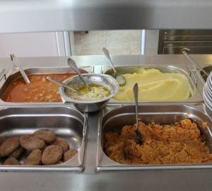 Пензе не хватает 25 миллионов рублей, чтобы заменить старое оборудование пищеблоков в школах