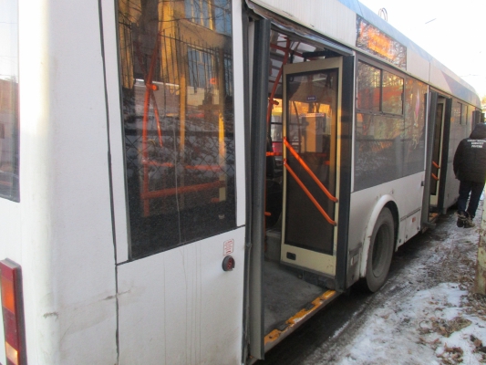 В Пензе разбираются с обстоятельствами падения мужчины из троллейбуса