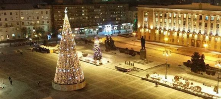 В Пензе начата установка новогодних елок