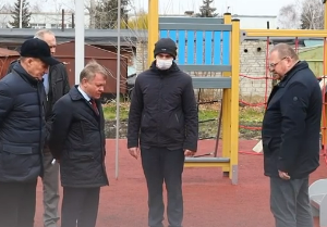 Пост Олега Мельниченко о проверке детских площадок вызвал ажиотаж в соцсети