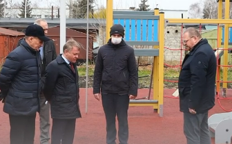 Пост Олега Мельниченко о проверке детских площадок вызвал ажиотаж в соцсети