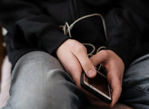 В школах Пензенской области ограничат использование мобильных телефонов