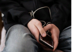 В школах Пензенской области ограничат использование мобильных телефонов