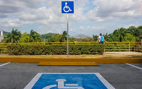 Пензенским водителям напомнили о льготах при использовании знака «Инвалид»