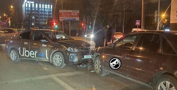 В Заводском районе машина такси попала в аварию