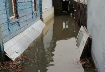 В Пензе из-за порыва водопровода подтопило три домовладения