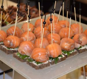 Как правильно сочетать еду и безалкогольное вино? 5 советов сомелье