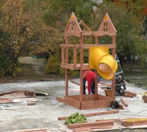 В Кузнецке не установили и половины детских площадок