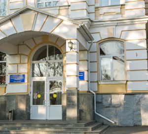 Вузам разрешили не пускать студентов в корпуса без QR-кодов