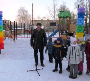 В Каменке прошло торжественное открытие детской площадки