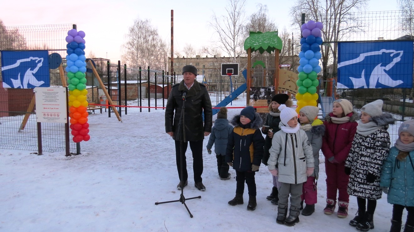 В Каменке прошло торжественное открытие детской площадки