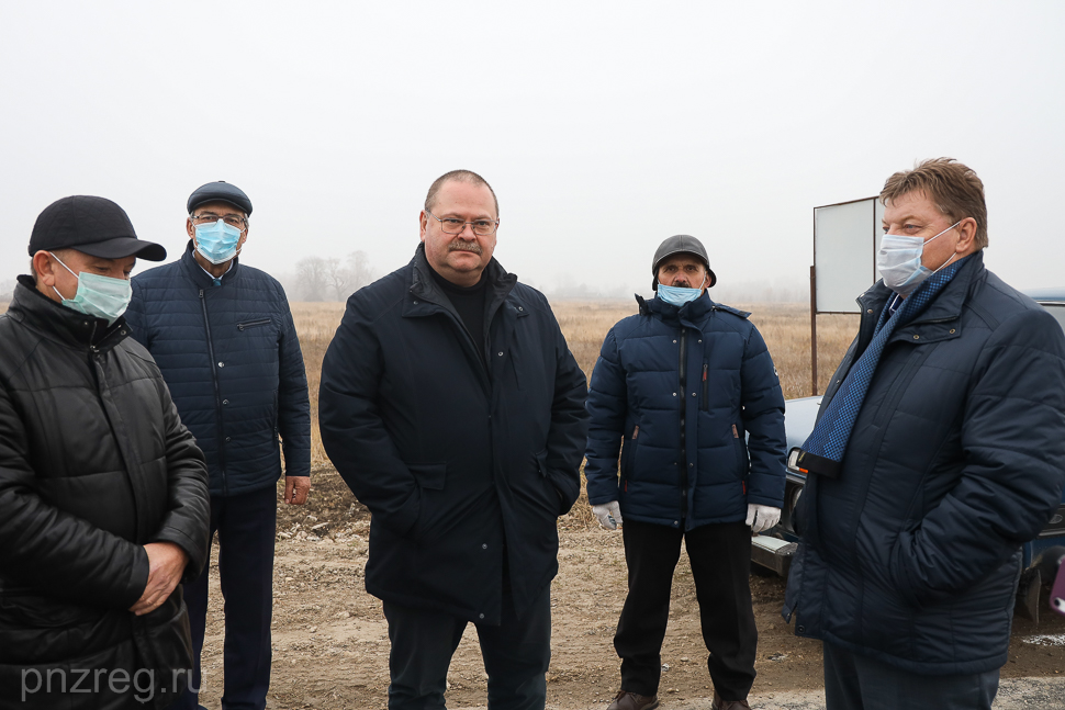 Олег Мельниченко проверил качество новой дороги в Иссинском районе