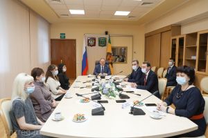 Губернатор наградил многодетных матерей области медалями «Материнская доблесть»