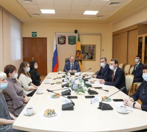 Губернатор наградил многодетных матерей области медалями «Материнская доблесть»