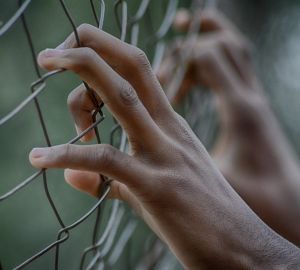 Мужчина сядет на 14 лет за изнасилование падчерицы