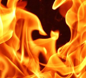 Подросток чуть не сжег сверстника заживо из-за пролитого пива