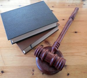 Священника и звонаря осудили за растление малолетних мальчиков