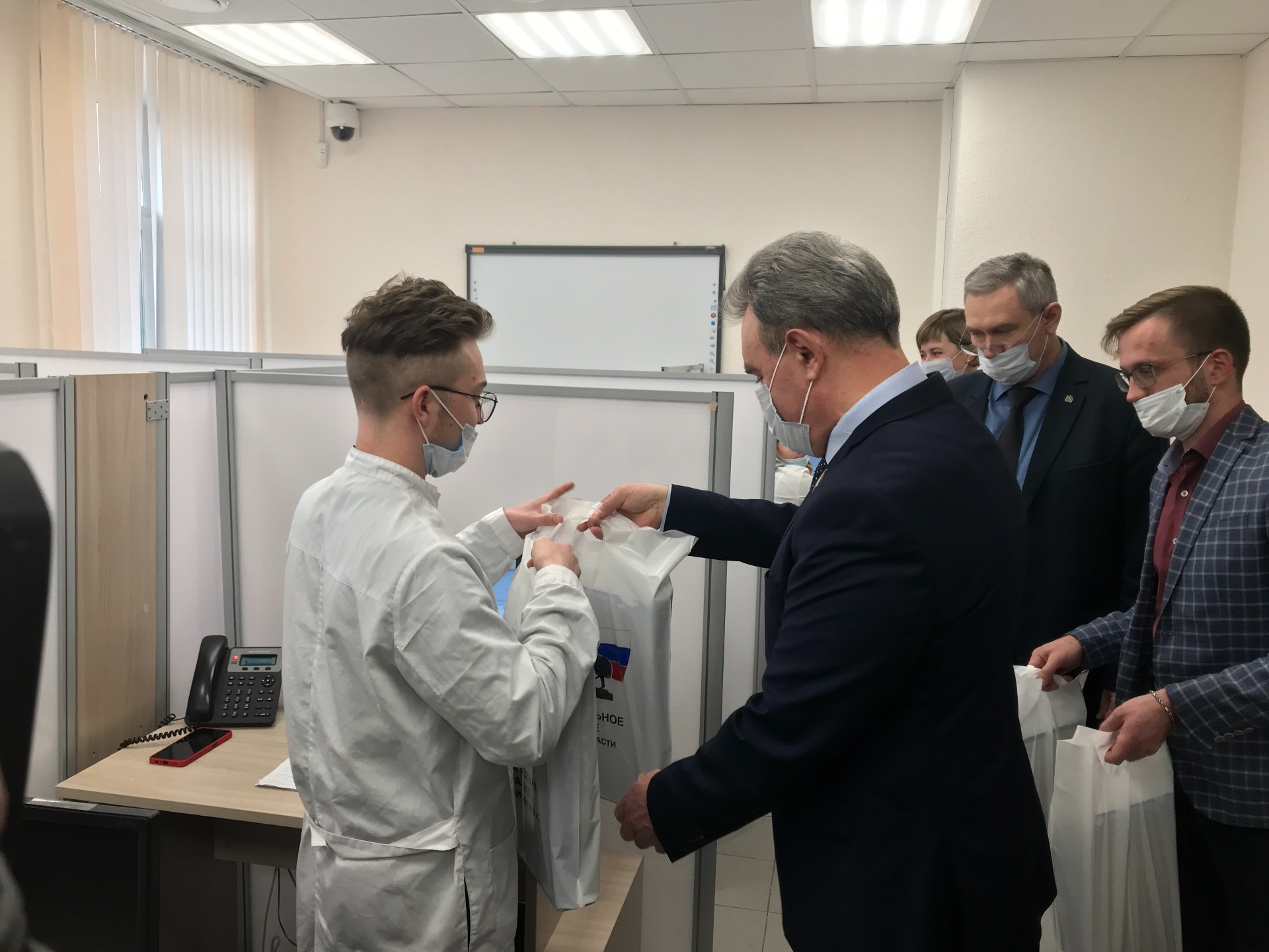 Валерий Лидин оценил работу сотрудников медицинских колл-центров