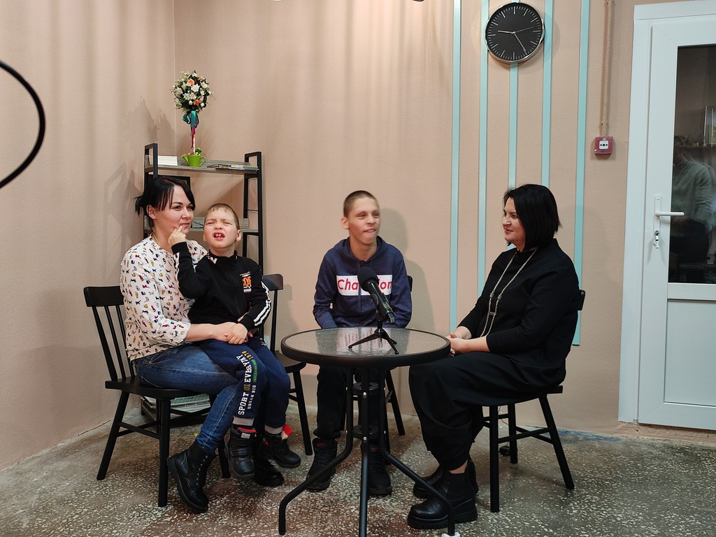 Семья с особенными детьми поблагодарила Ольгу Чистякову за лечение в санатории