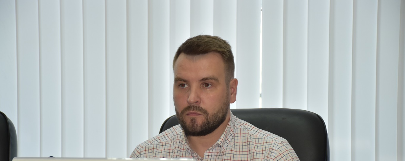 Юрий Ильин не отвечает на телефонные звонки журналистов