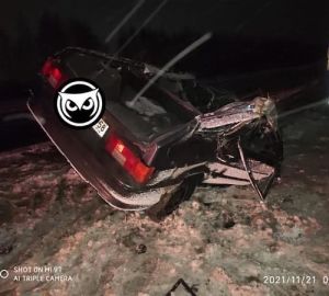 Легковушка всмятку: погода стала причиной жесткой аварии в районе Богословки