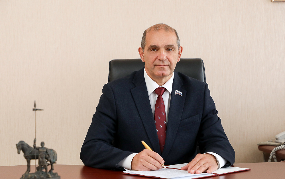 Владимир Мутовкин поздравил пензенских женщин с Днем матери